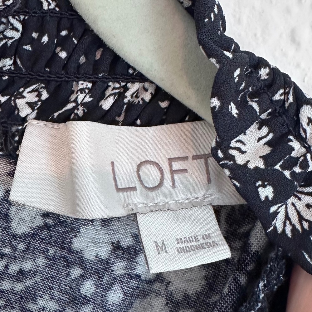 Ann Taylor LOFT Floral Puff Sleeve, Size Medium - Picture 3 of 9